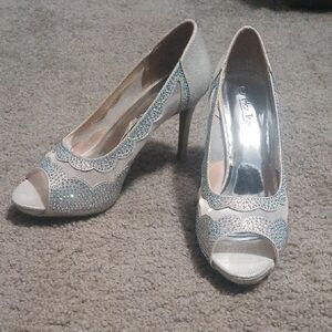 Hot Tomato Red Carpet Elegant Sparkly Silver Peep-Toe Heels Sz 8 wide Sz 8W NWOT